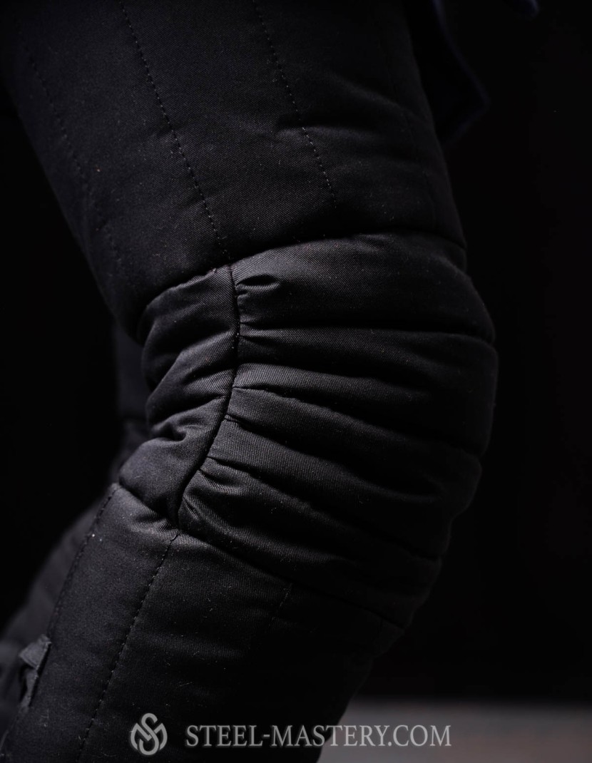 Padded chausses with a kneecap photo made by Steel-mastery.com