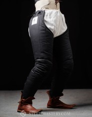 Padded chausses with a kneecap