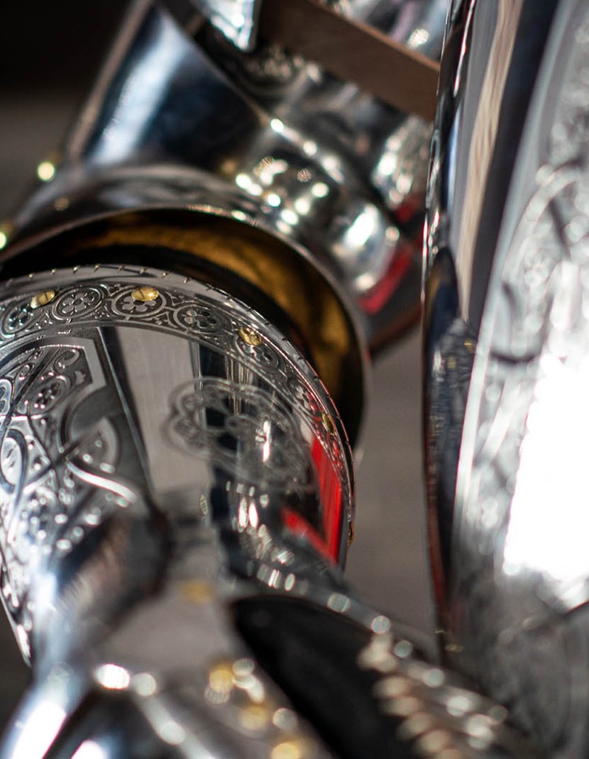 Full Plate Armor (Garniture) of George Clifford, Third Earl of Cumberland, end of XVI century (1590-1592)  photo made by Steel-mastery.com