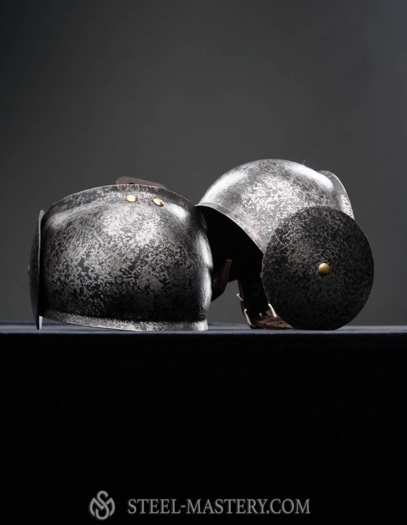 Elbow caps with plain rondel photo made by Steel-mastery.com