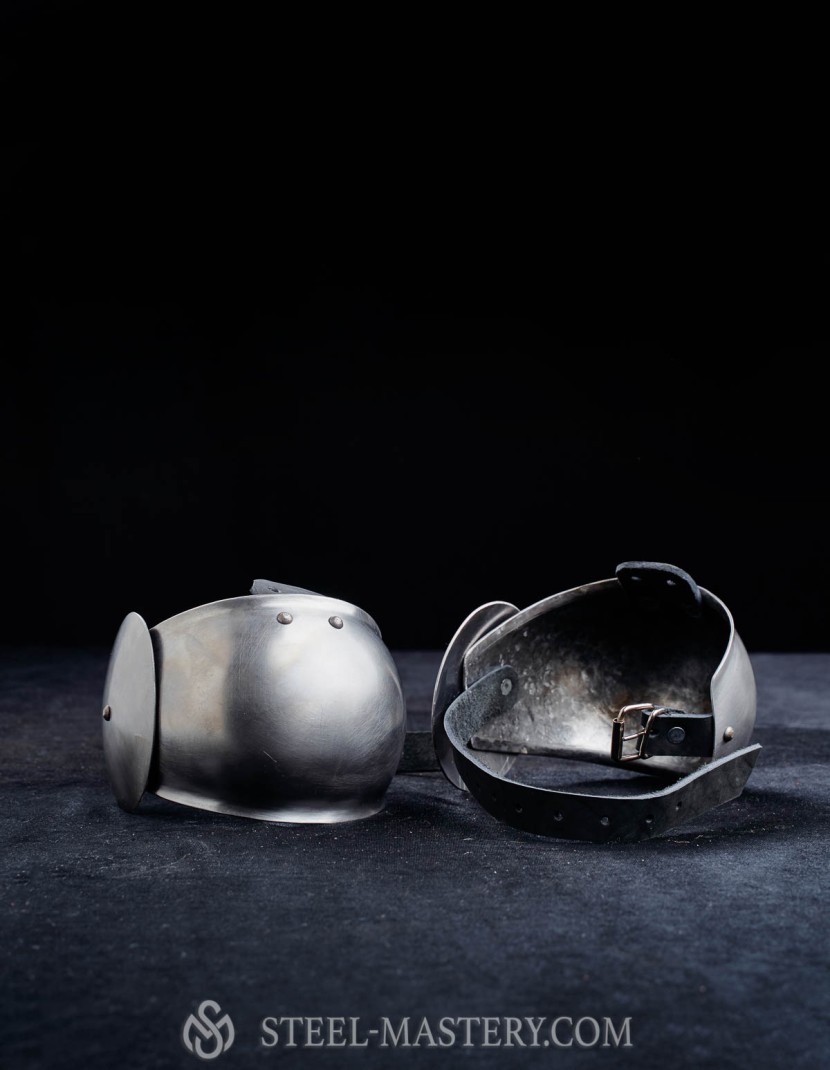 Elbow caps with plain rondel photo made by Steel-mastery.com