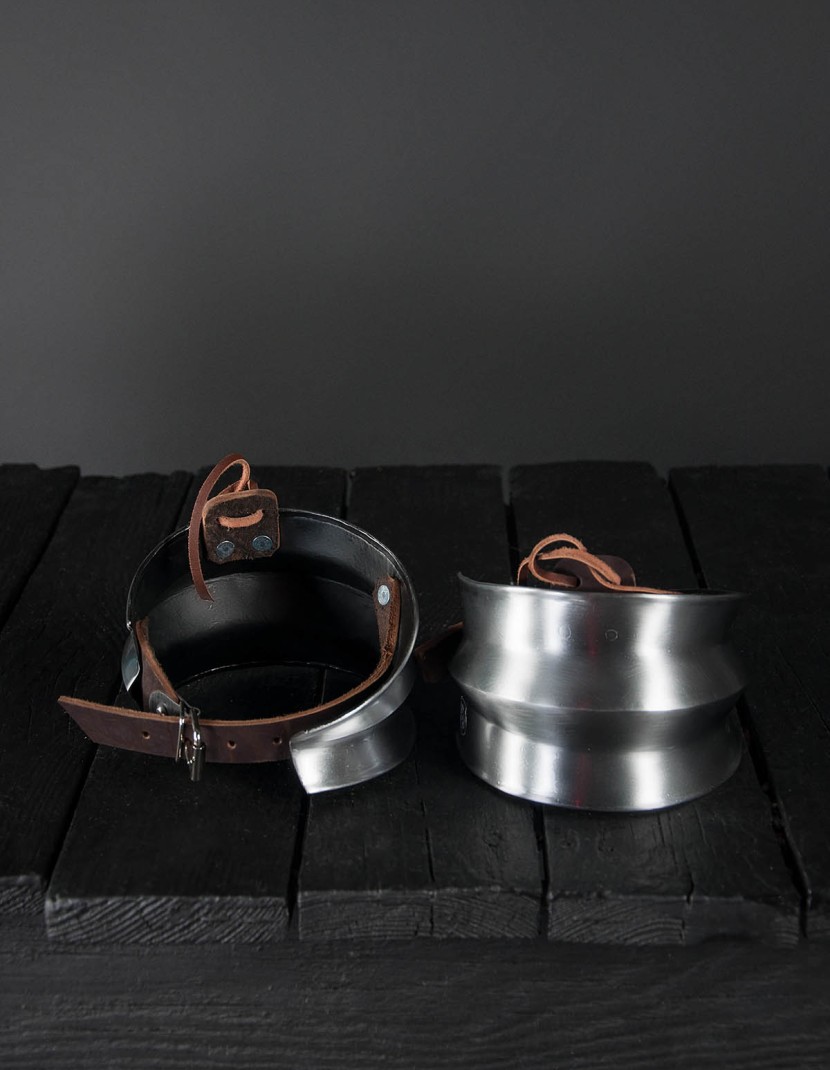 Elbow caps from the game "The Witcher"  photo made by Steel-mastery.com