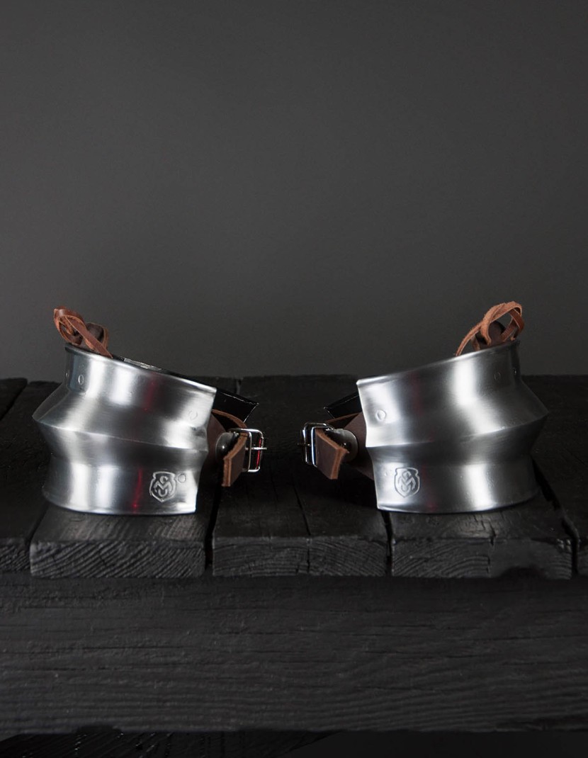 Elbow caps from the game "The Witcher"  photo made by Steel-mastery.com