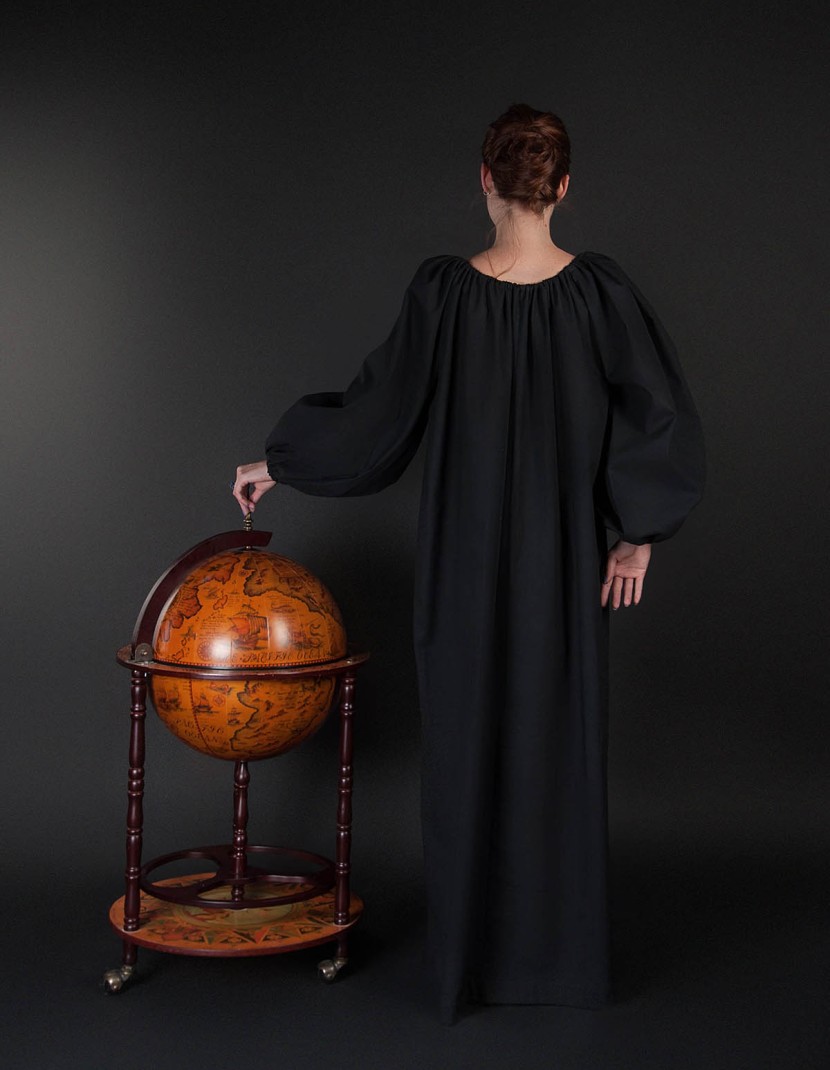 Medieval gown with wide fabric belt photo made by Steel-mastery.com