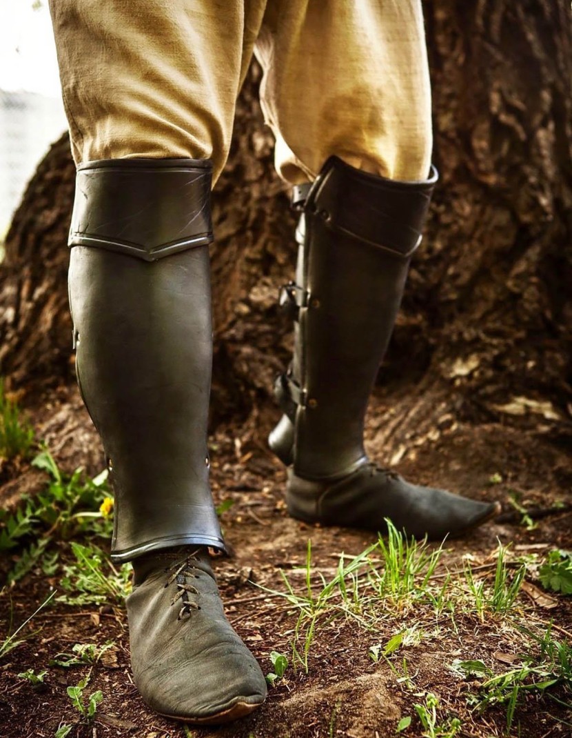 Anatomical greaves photo made by Steel-mastery.com