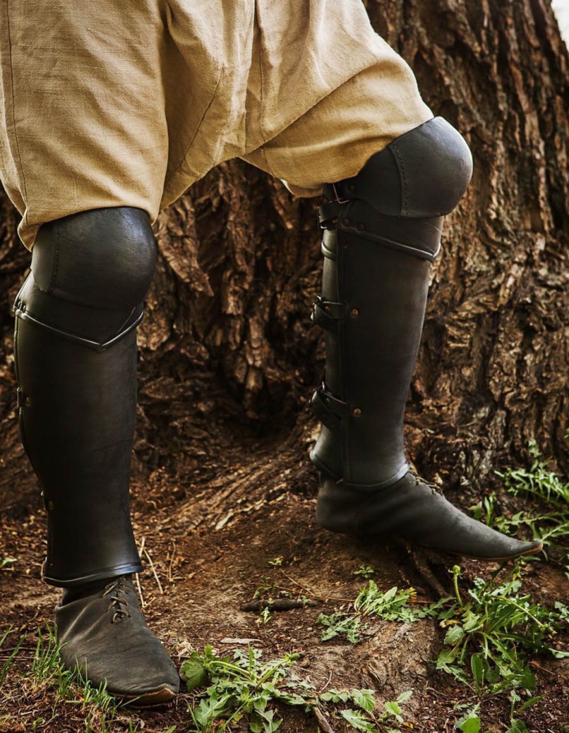 Anatomical greaves photo made by Steel-mastery.com
