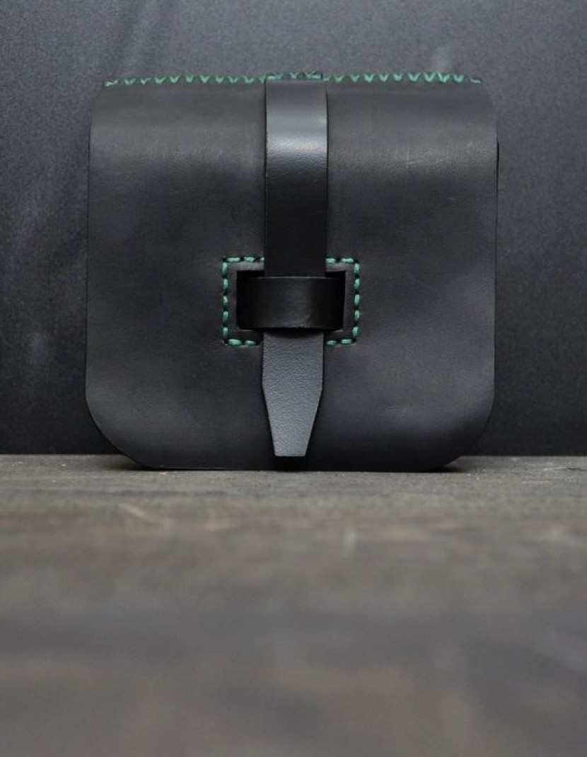 Black leather belt bag photo made by Steel-mastery.com