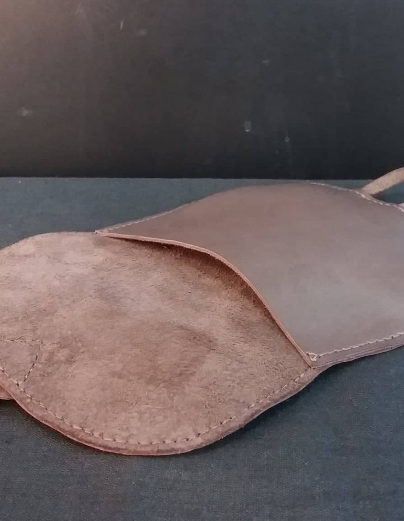 Leather bag with valve photo made by Steel-mastery.com