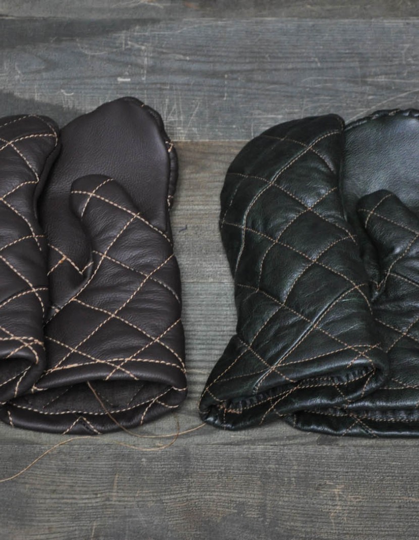 Leather mittens with diamond stitching photo made by Steel-mastery.com