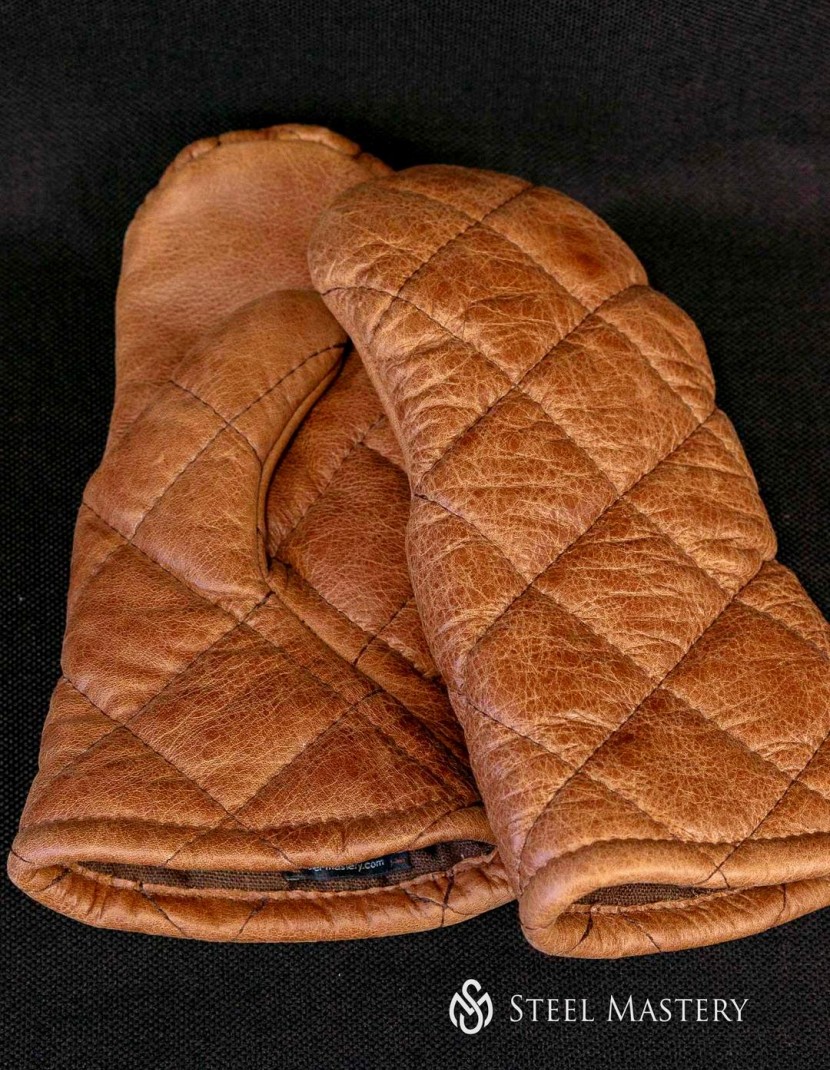 Leather mittens with diamond stitching photo made by Steel-mastery.com
