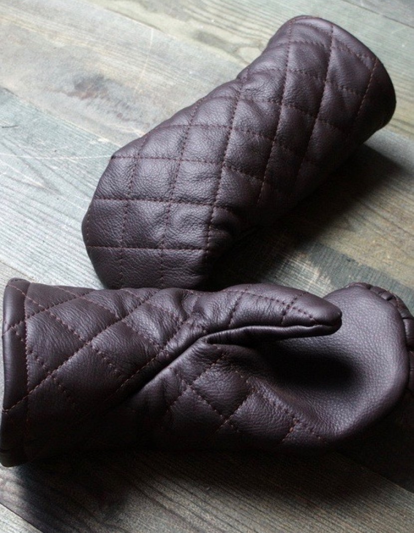 Leather mittens with diamond stitching photo made by Steel-mastery.com