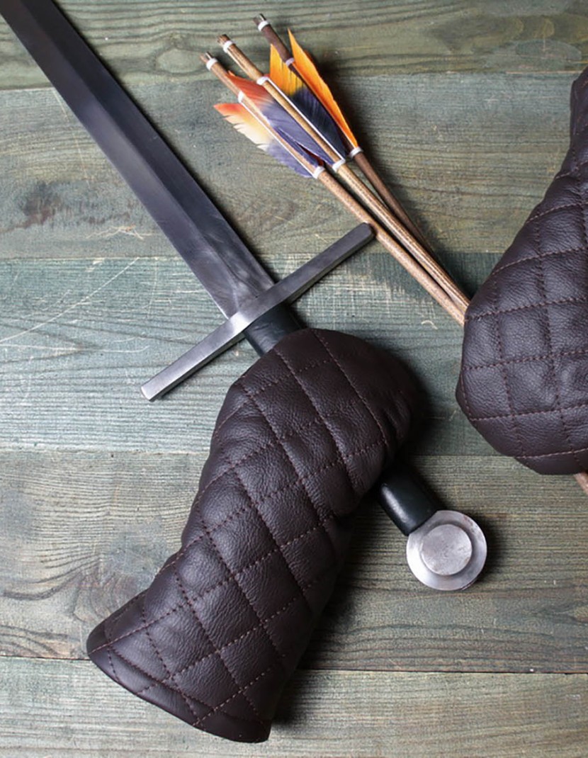 Leather mittens with diamond stitching photo made by Steel-mastery.com