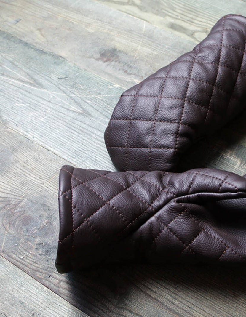 Leather mittens with diamond stitching photo made by Steel-mastery.com