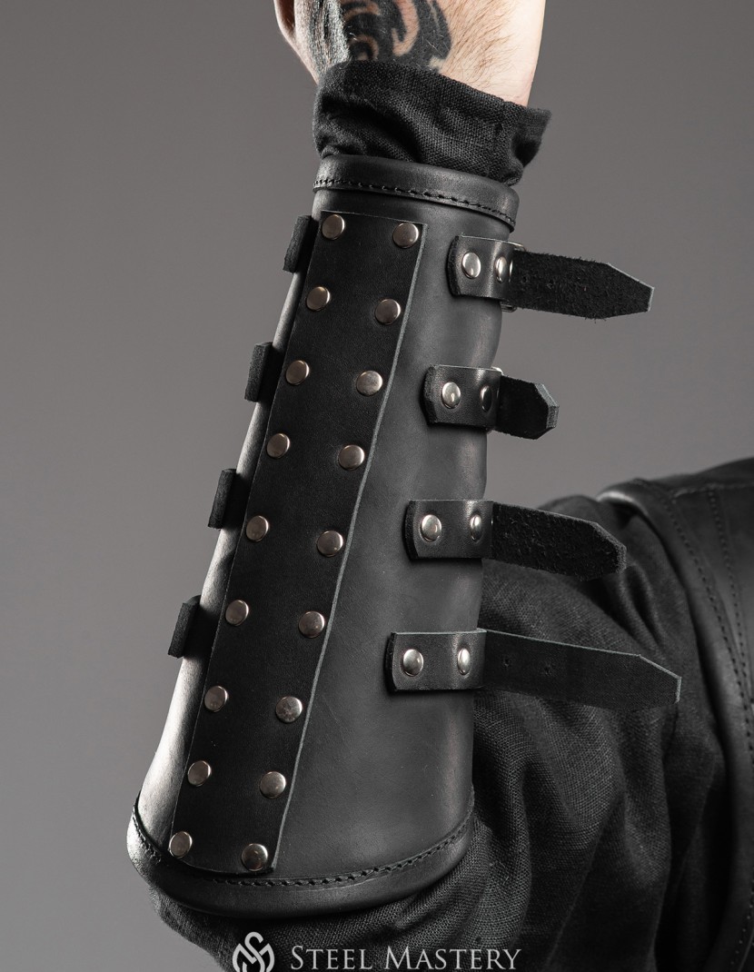 Black Widow leather bracers photo made by Steel-mastery.com