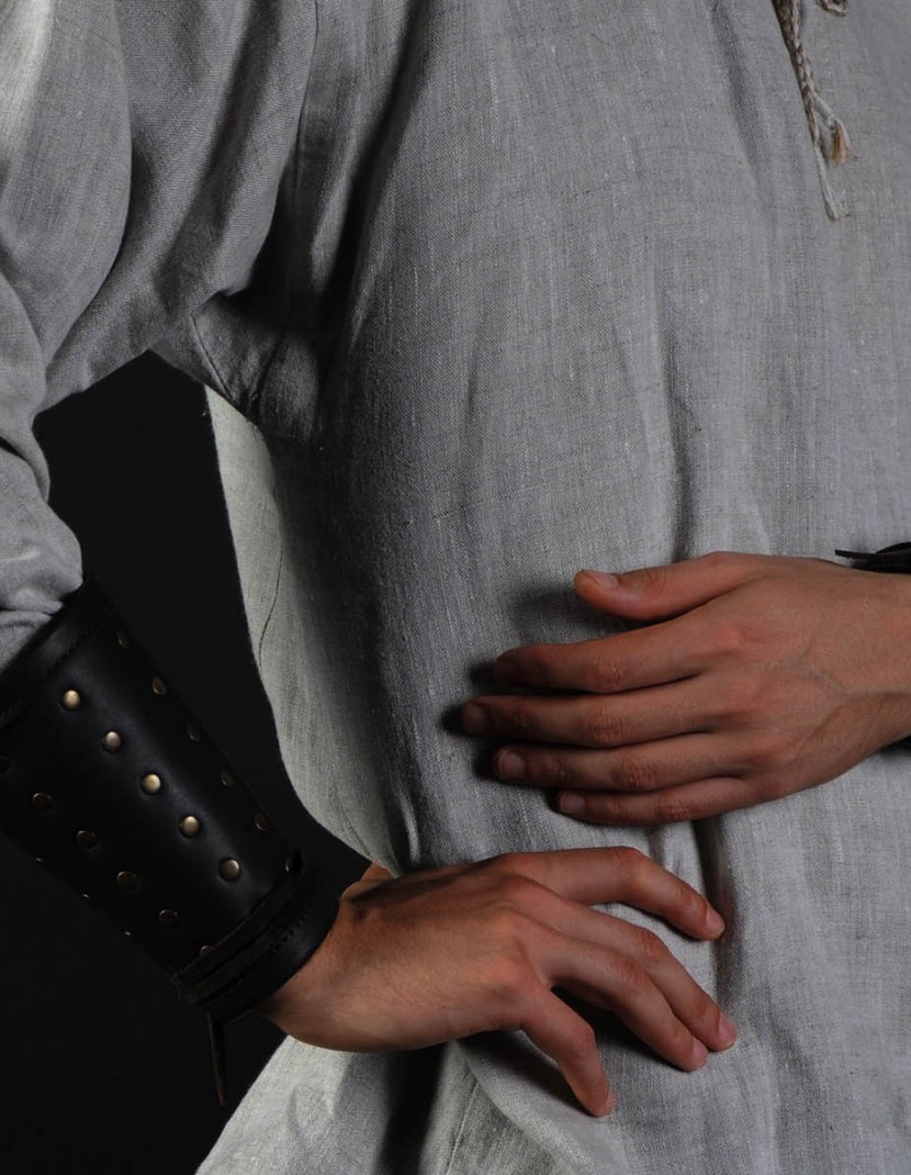 ROBIN HOOD LEATHER BRACERS photo made by Steel-mastery.com