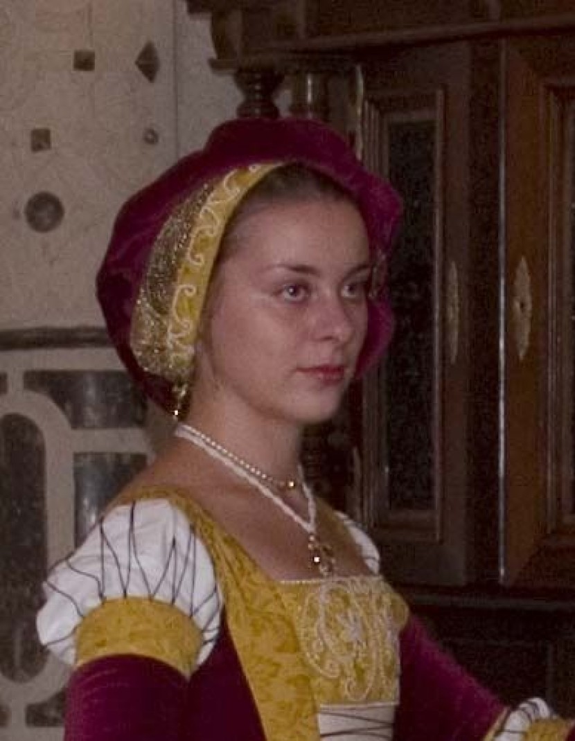 The velvet beret with gold snood photo made by Steel-mastery.com