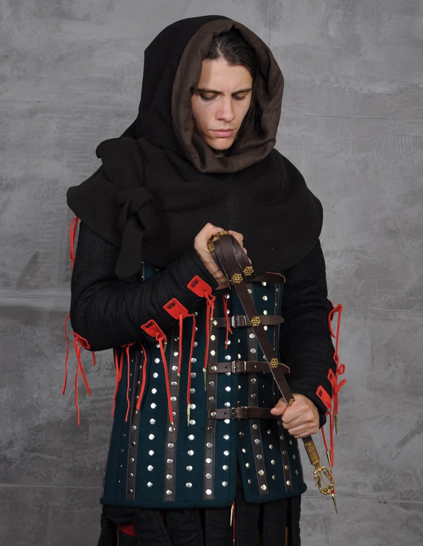 Medieval hood with tail (Liripipe) photo made by Steel-mastery.com