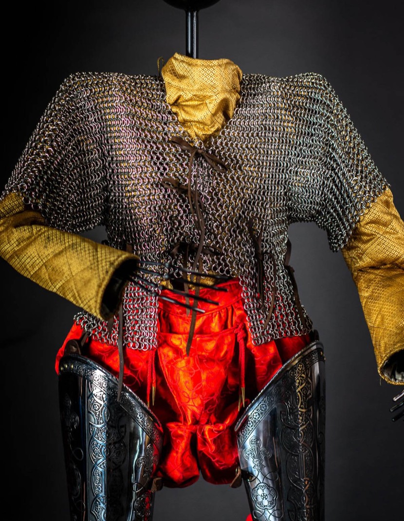Medieval armor display mannequin photo made by Steel-mastery.com