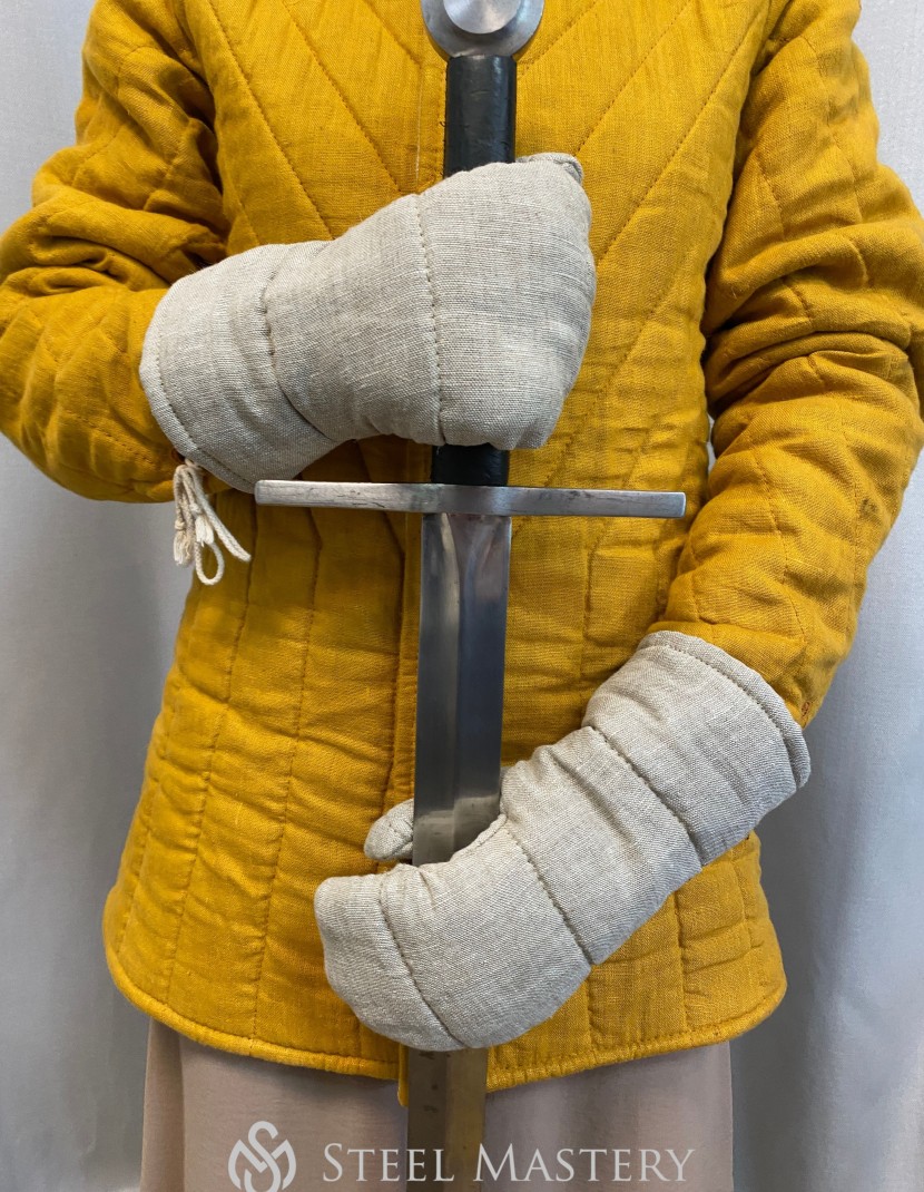 Padded mittens for medieval fencing photo made by Steel-mastery.com