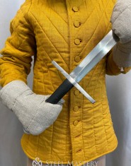 Padded mittens for medieval fencing