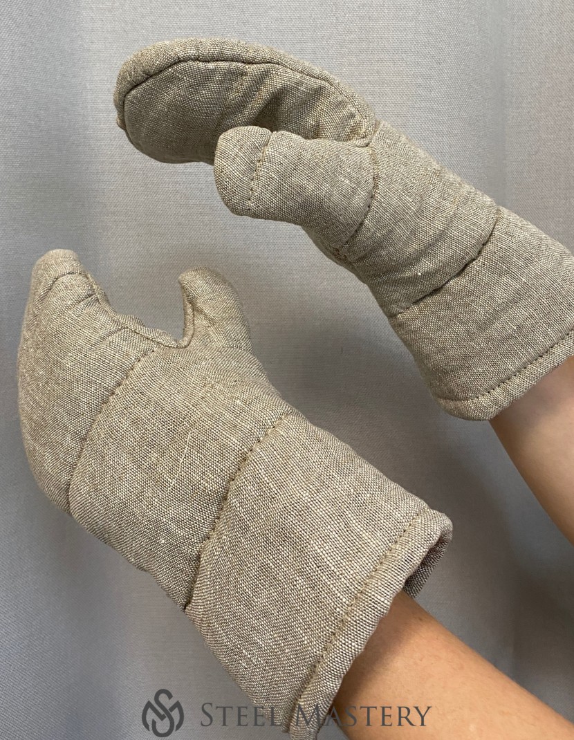 Padded mittens for medieval fencing photo made by Steel-mastery.com