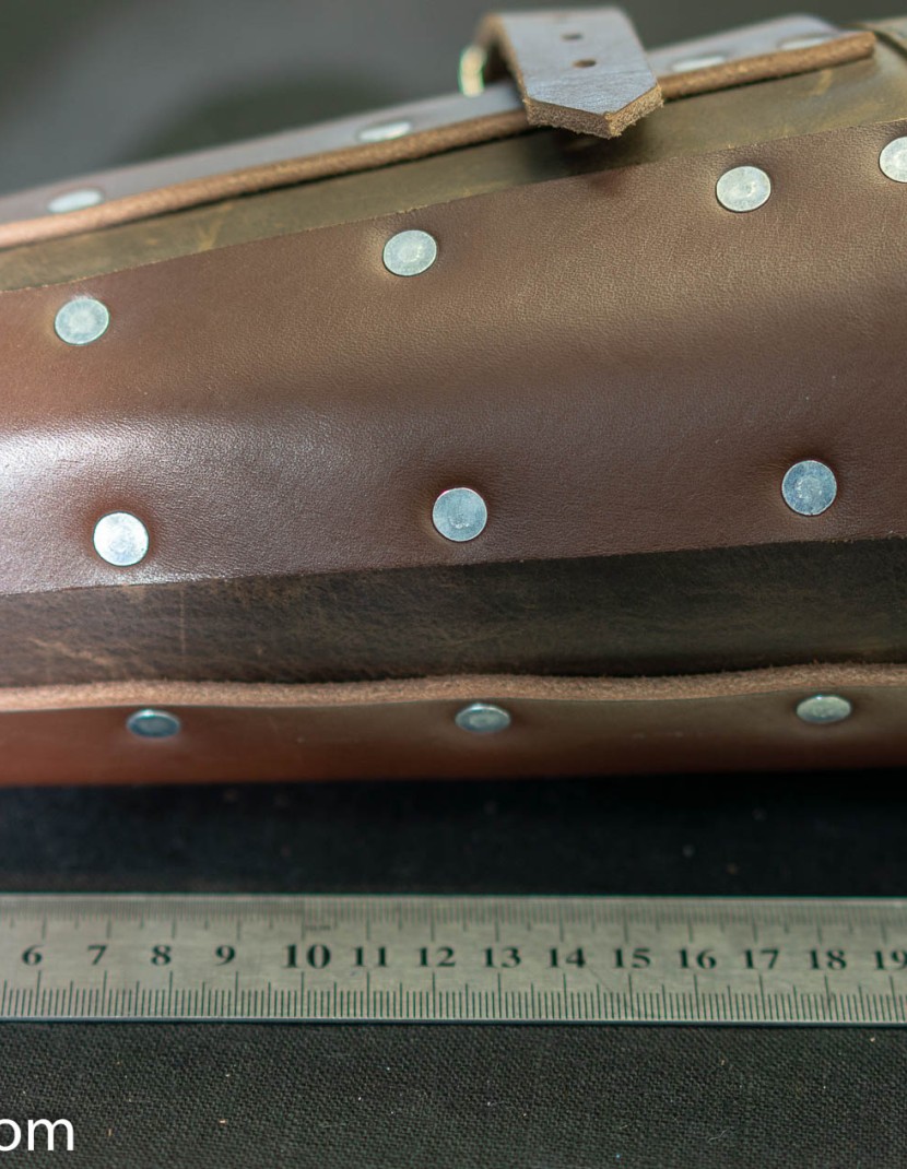 Leather brown medieval bracers photo made by Steel-mastery.com