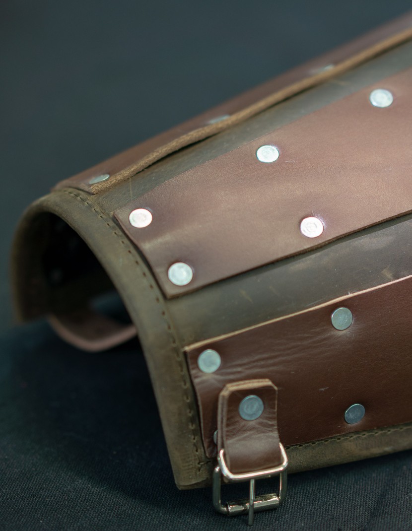 Leather brown medieval bracers photo made by Steel-mastery.com