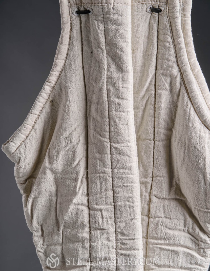 Uncolored padded chausses  photo made by Steel-mastery.com