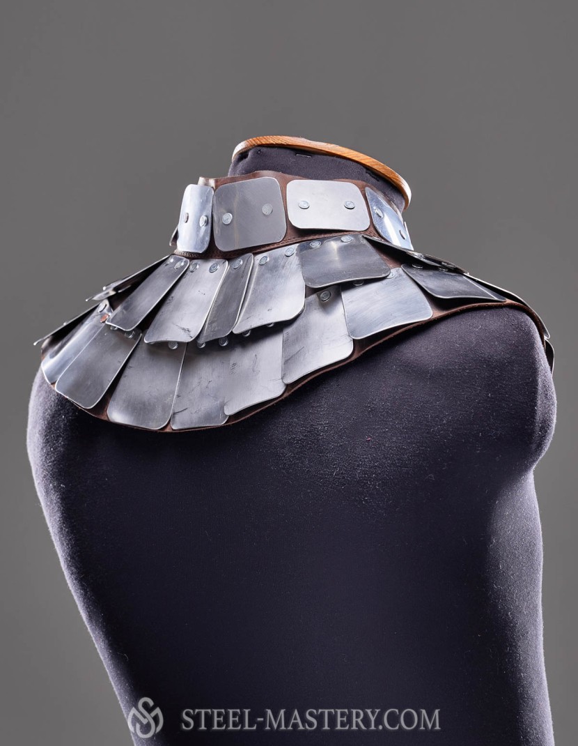 Scale necklace with hard leather base  photo made by Steel-mastery.com