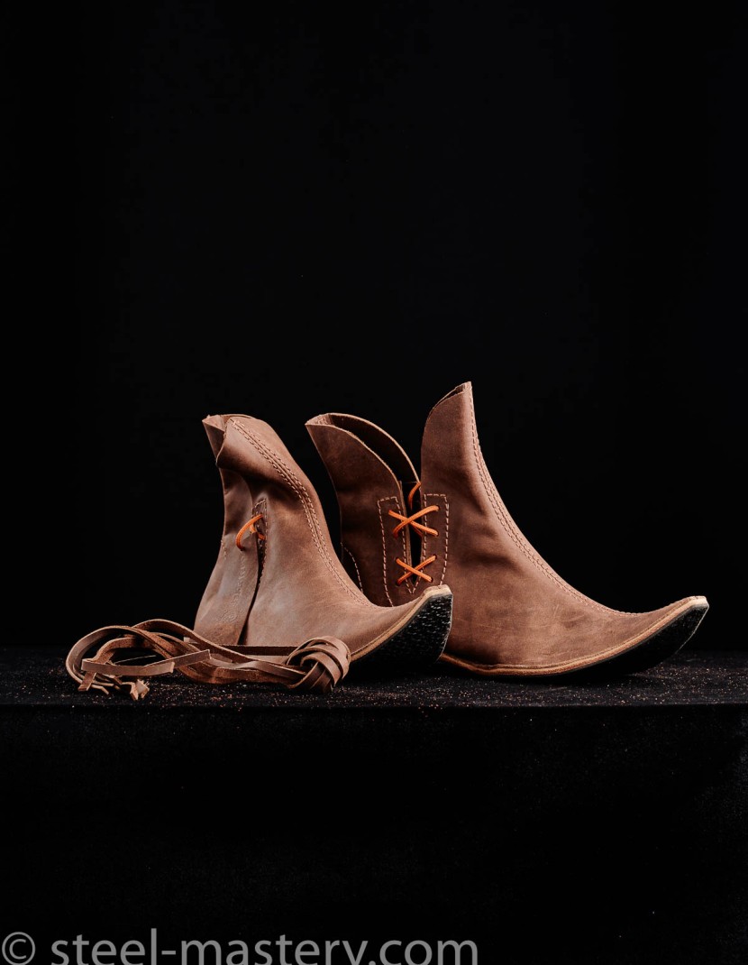 Light brown Poulaines  photo made by Steel-mastery.com