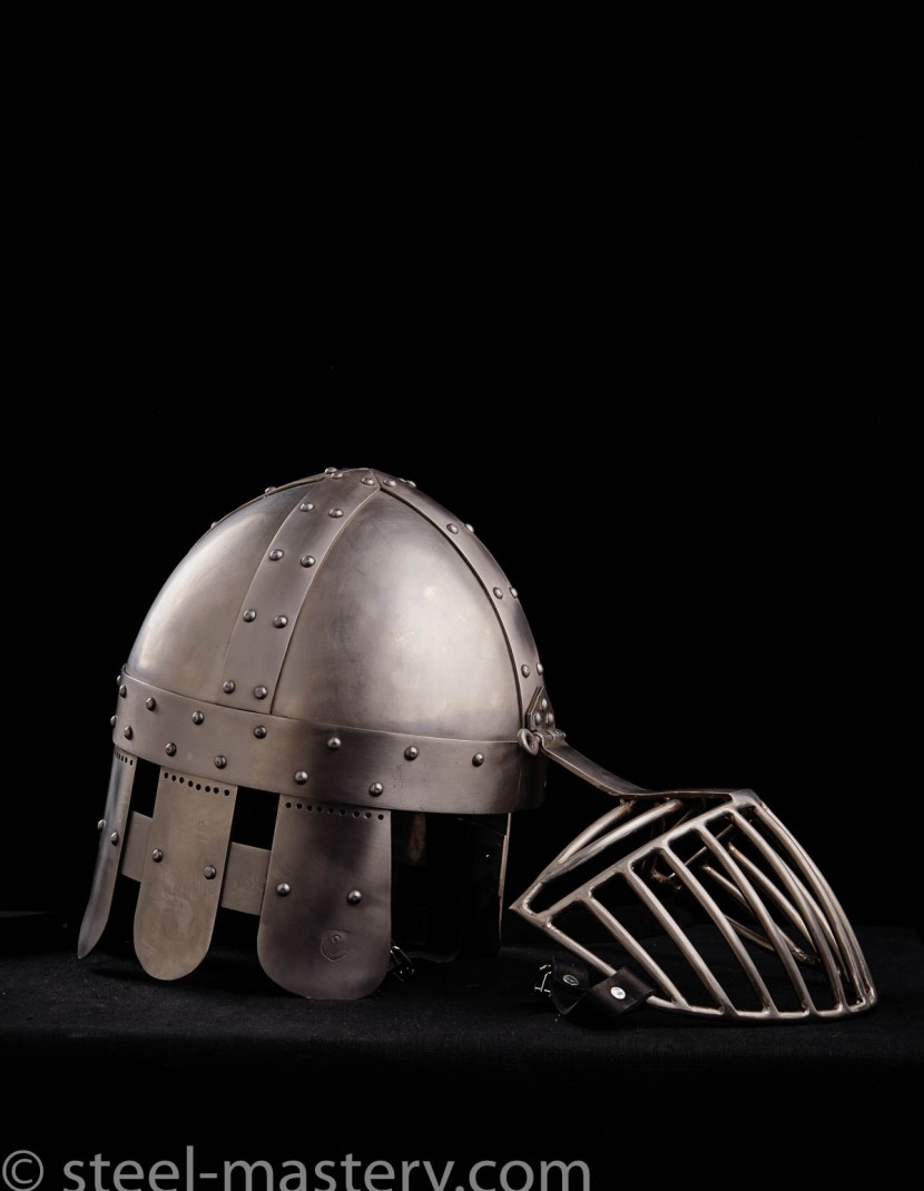 HELMET WITH TWO VISORS photo made by Steel-mastery.com