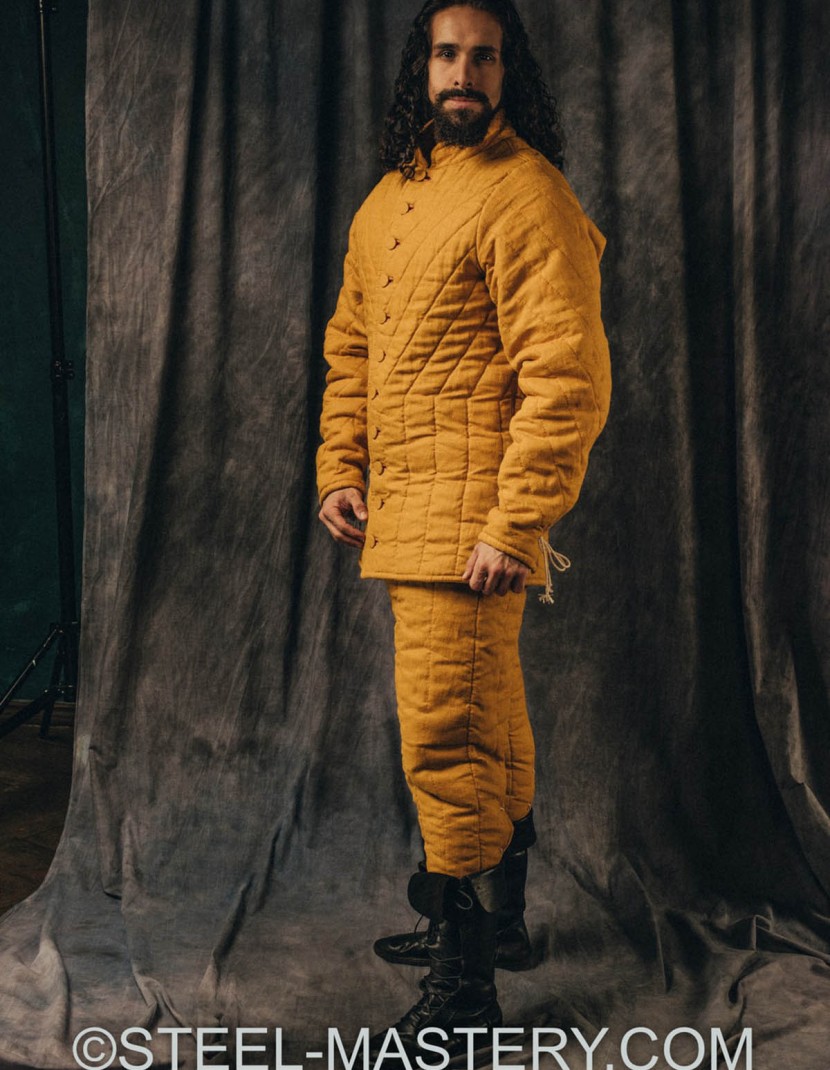GAMBESON AND CHAUSSES FENCING SET photo made by Steel-mastery.com
