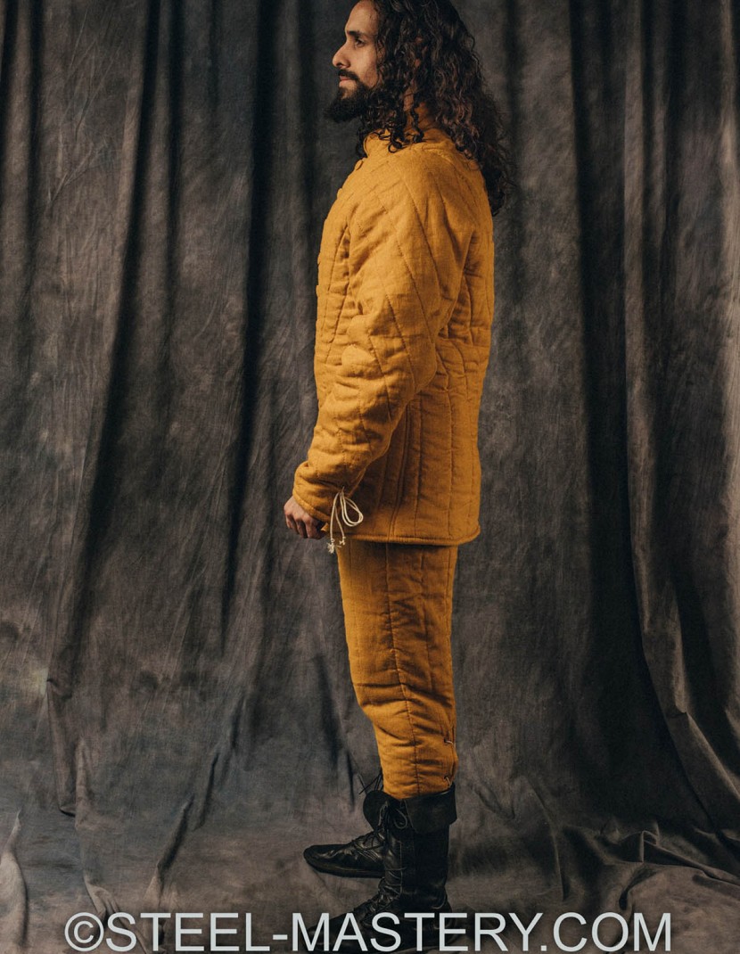 GAMBESON AND CHAUSSES FENCING SET photo made by Steel-mastery.com