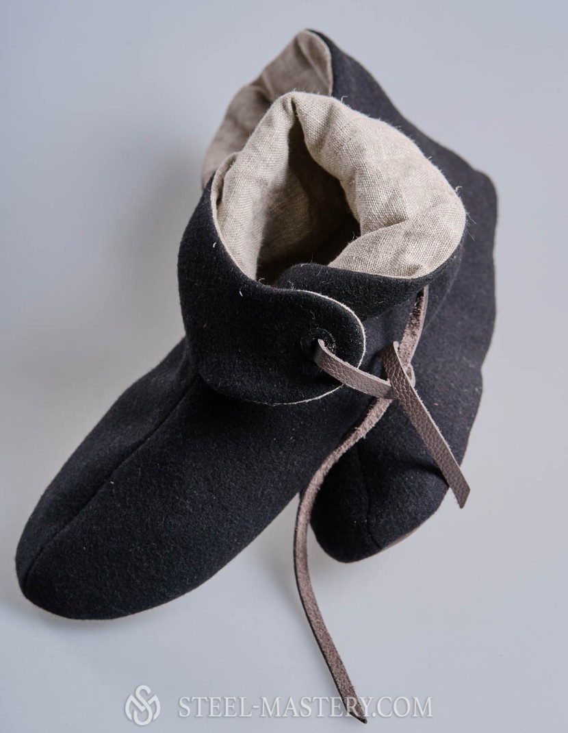 Medieval wool shoes with linen lining, additional option - leather sole photo made by Steel-mastery.com