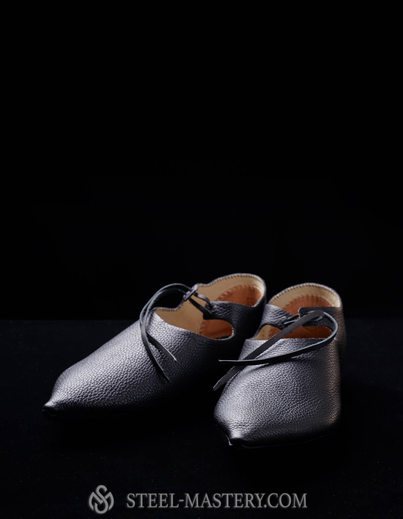 Medieval shoes with latchet photo made by Steel-mastery.com