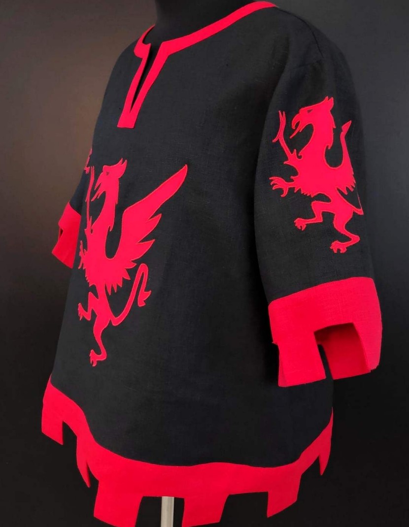 Black and red knight tabard with griffins and crossbow photo made by Steel-mastery.com