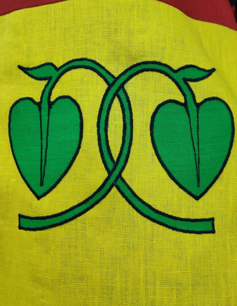 QUARTER COLORED TABARD WITH FIVE HERALDIC SYMBOLS photo made by Steel-mastery.com