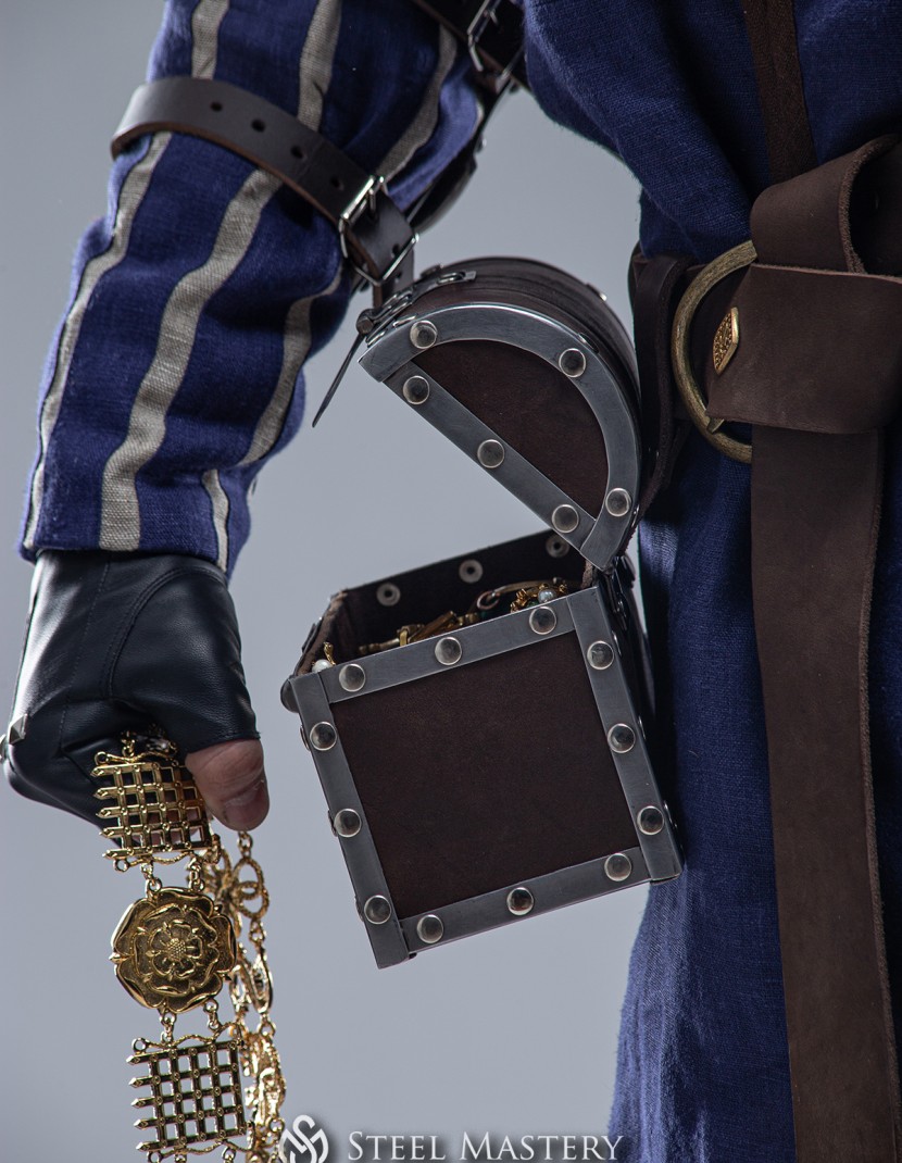 Vernon Roche's treasure chest (world of "The Witcher 3: Wild Hunt) photo made by Steel-mastery.com
