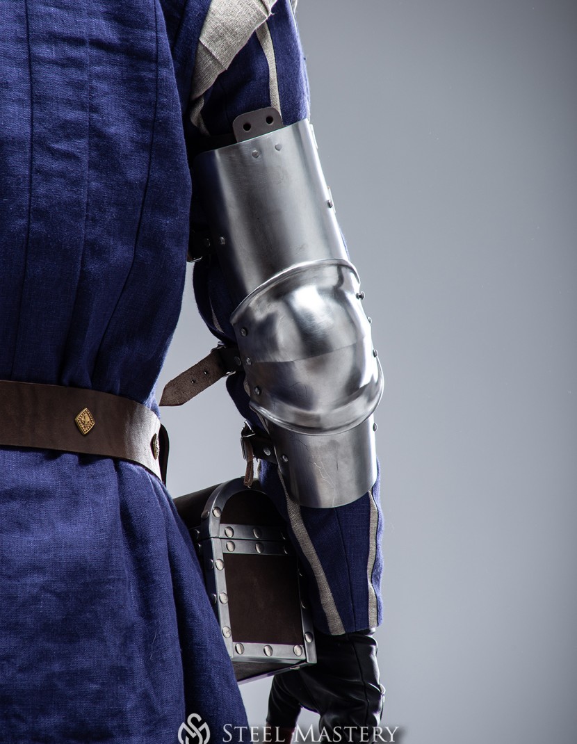 Vernon Roche's Plate Elbows (world of "The Witcher 3: Wild Hunt) photo made by Steel-mastery.com