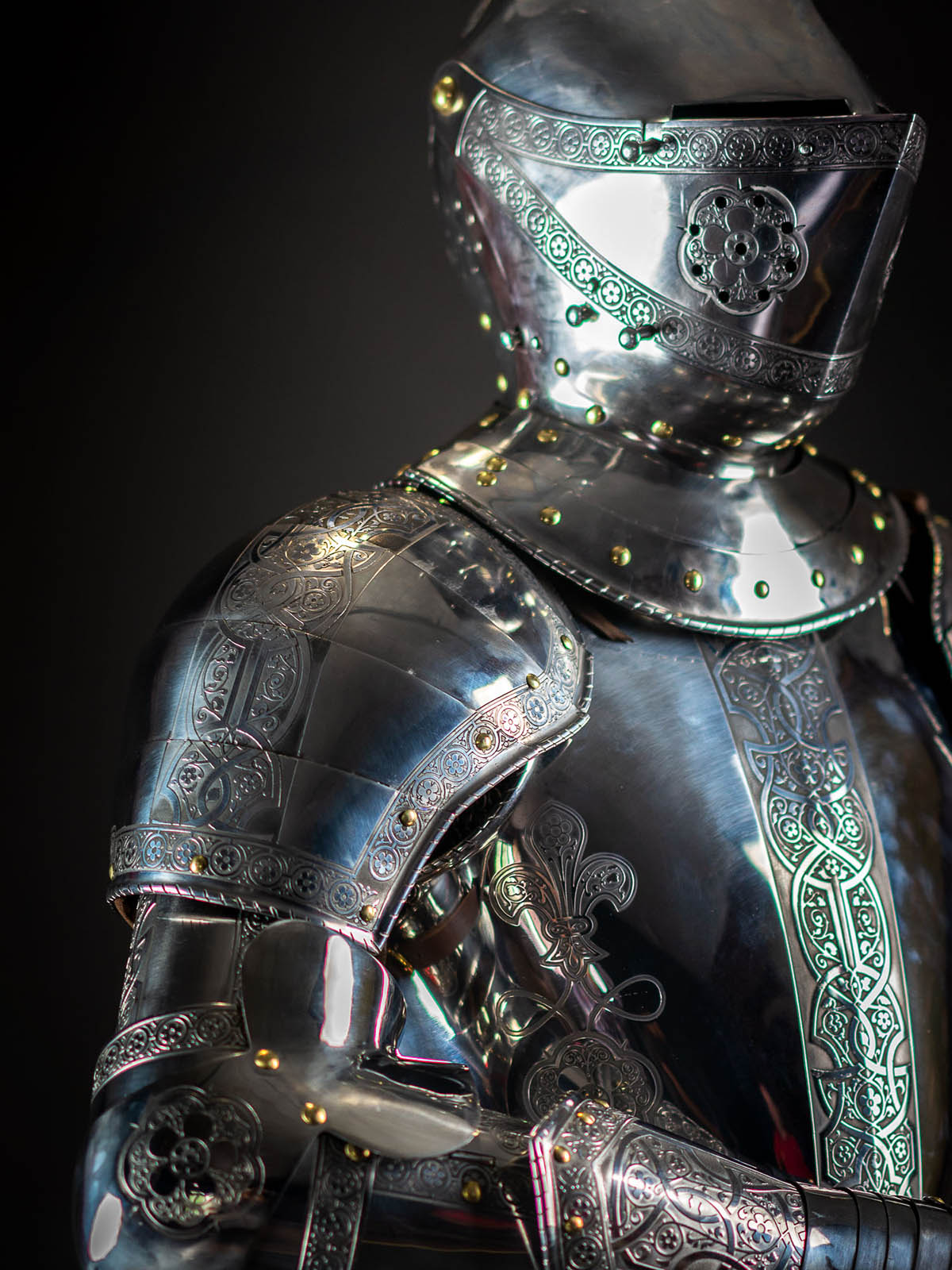 Manual for assembling of full-plate armor or transformation from terminator to the beauty:)